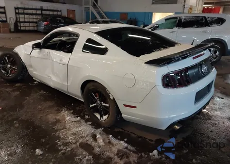 2014 Ford Mustang V6 z USA, uszkodzony, nr VIN 1ZVBP8AM4E5290724